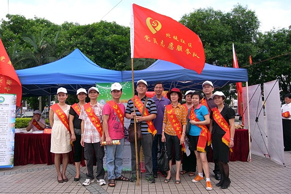 2012年常成党支部参与律协志愿党员授旗仪式